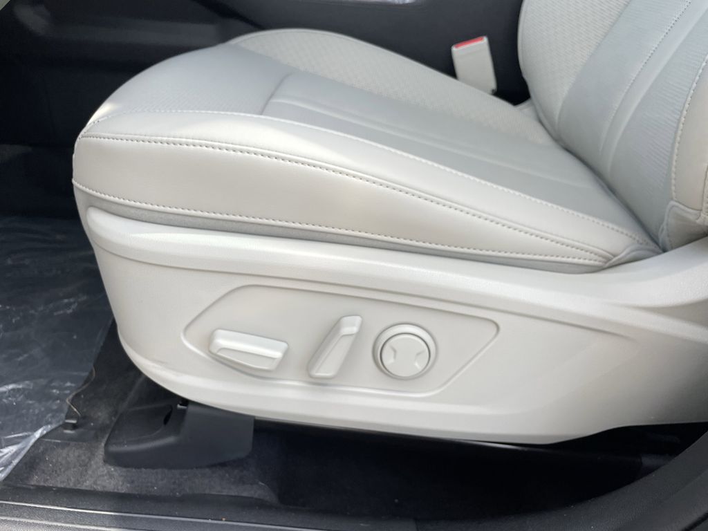 new 2025 Kia Sorento car, priced at $32,499