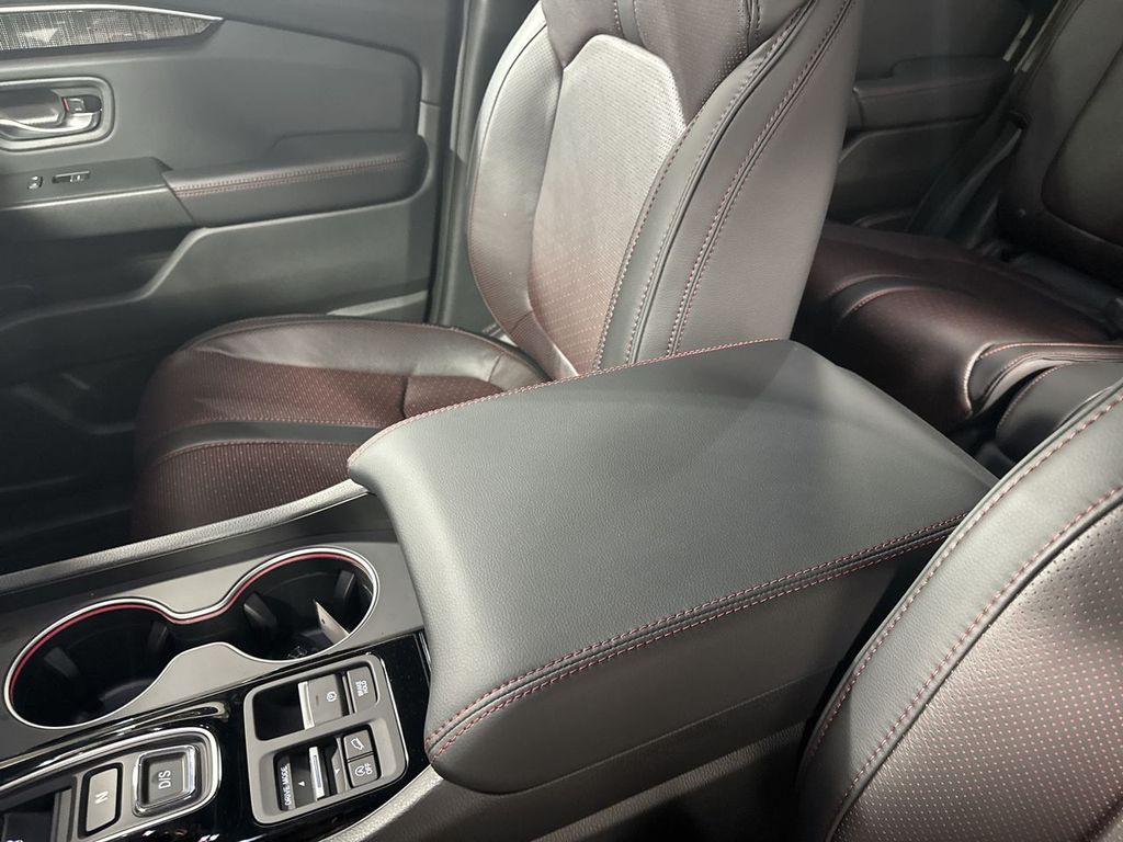 new 2025 Honda Pilot car, priced at $57,215