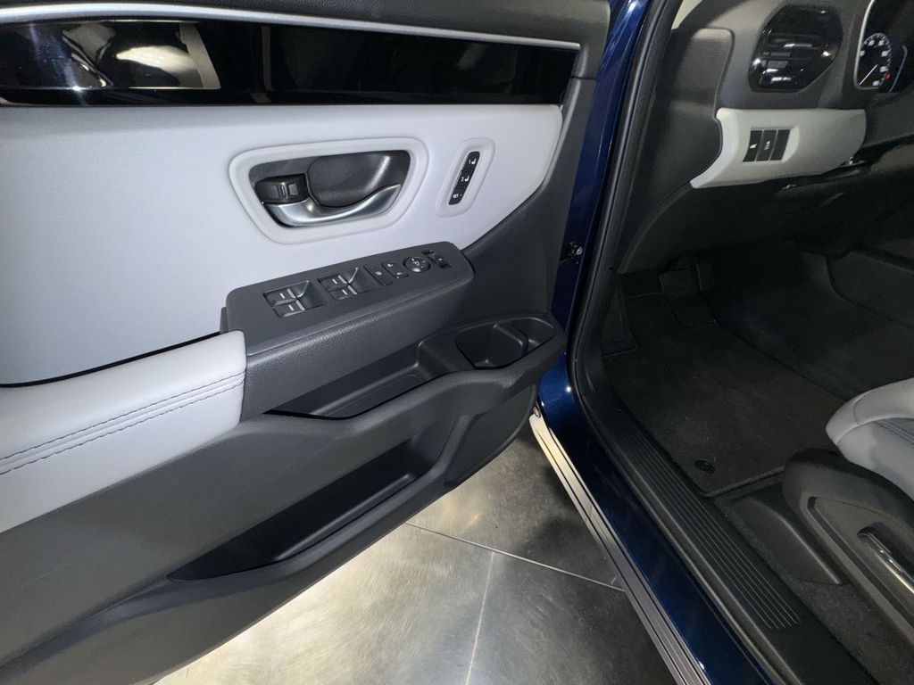 new 2025 Honda Pilot car, priced at $47,095