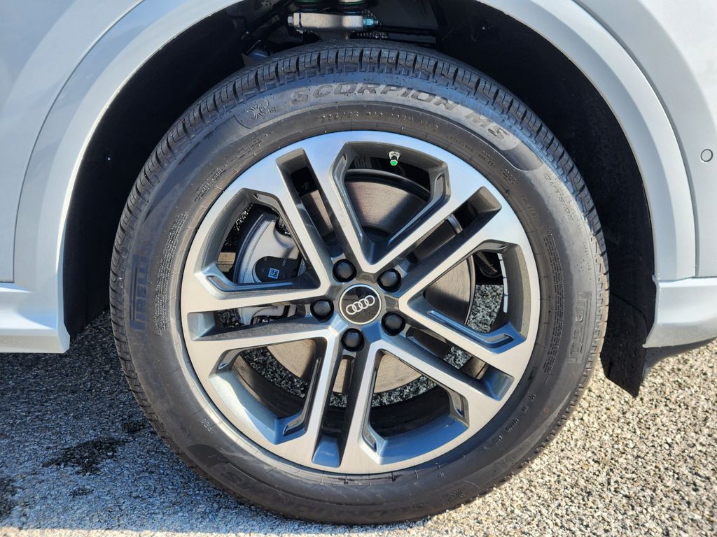 new 2025 Audi Q5 car, priced at $60,175