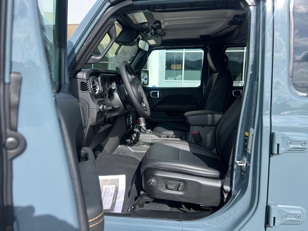 new 2025 Jeep Gladiator car, priced at $46,990