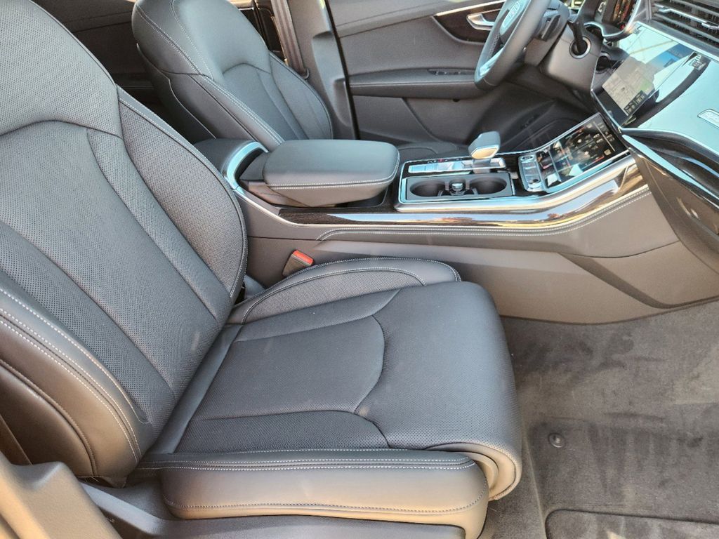 new 2025 Audi Q7 car, priced at $92,350