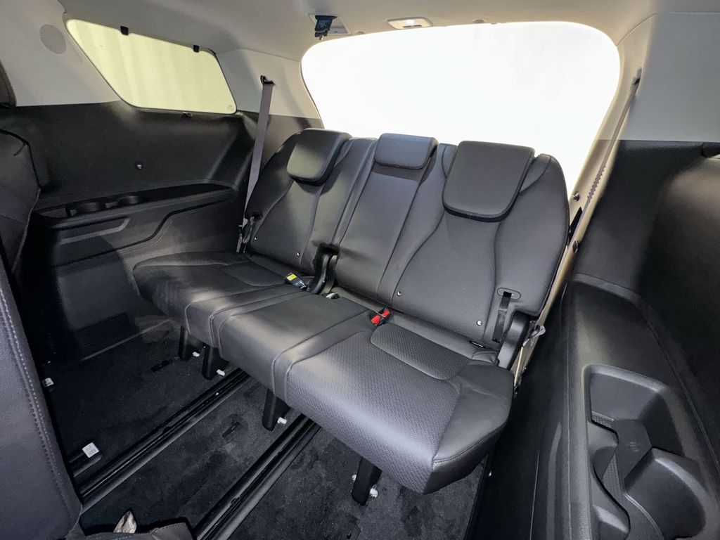 new 2025 Kia Carnival Hybrid car, priced at $50,640