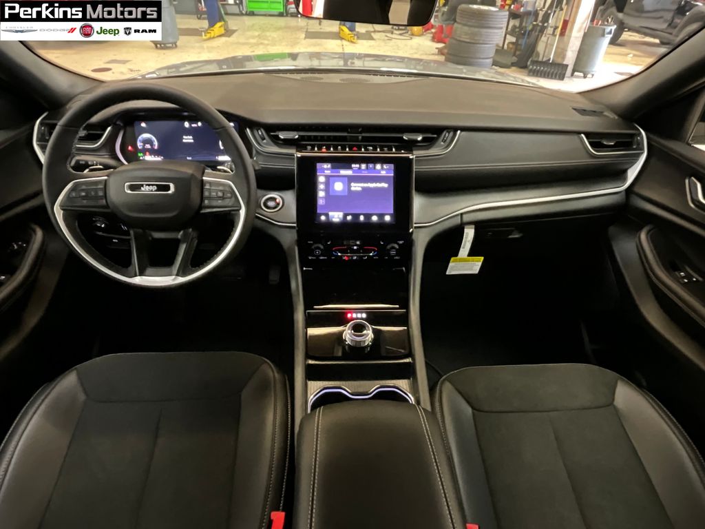new 2025 Jeep Grand Cherokee car, priced at $43,994