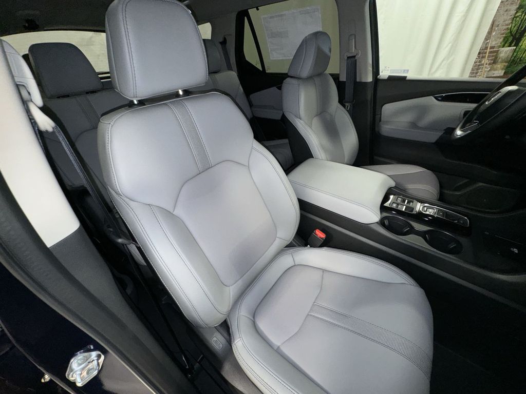 new 2025 Honda Pilot car, priced at $47,095