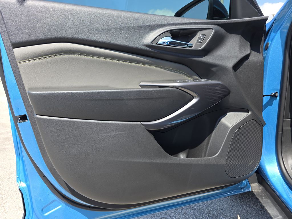 new 2025 Chevrolet Trax car, priced at $27,612