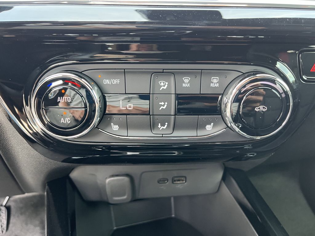 new 2025 Chevrolet Trax car, priced at $23,877