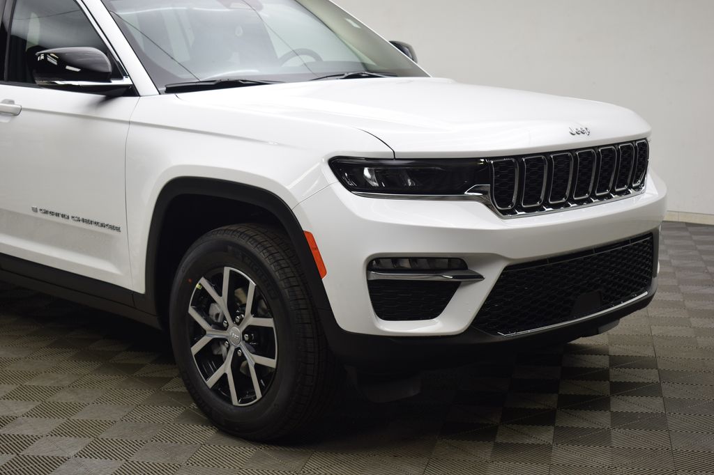 new 2025 Jeep Grand Cherokee car, priced at $42,570