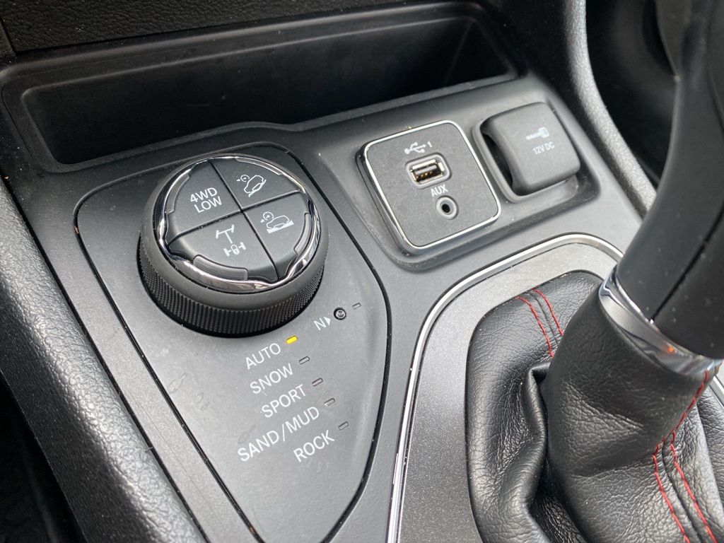 used 2019 Jeep Cherokee car, priced at $18,995