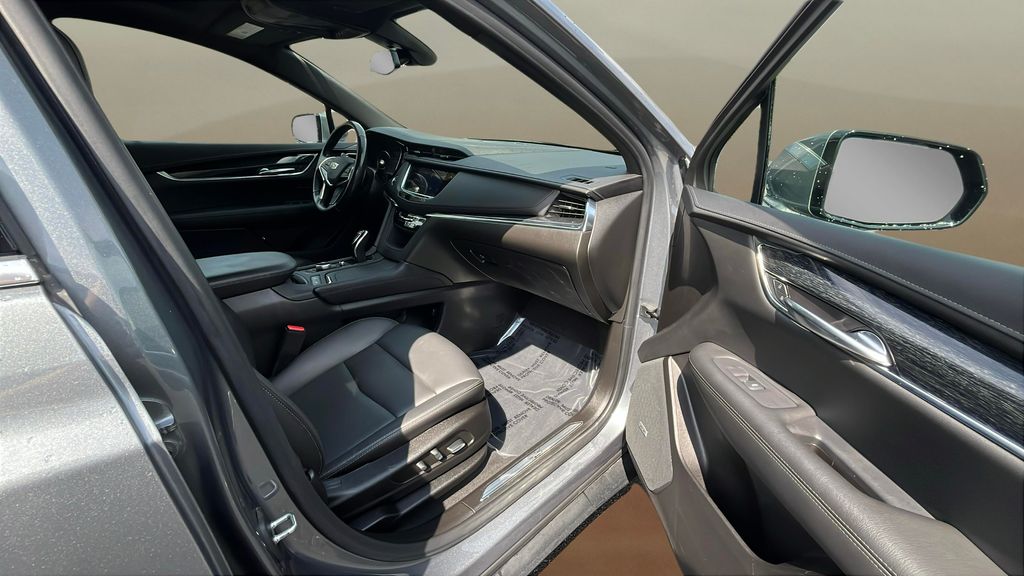 used 2022 Cadillac XT5 car, priced at $29,950