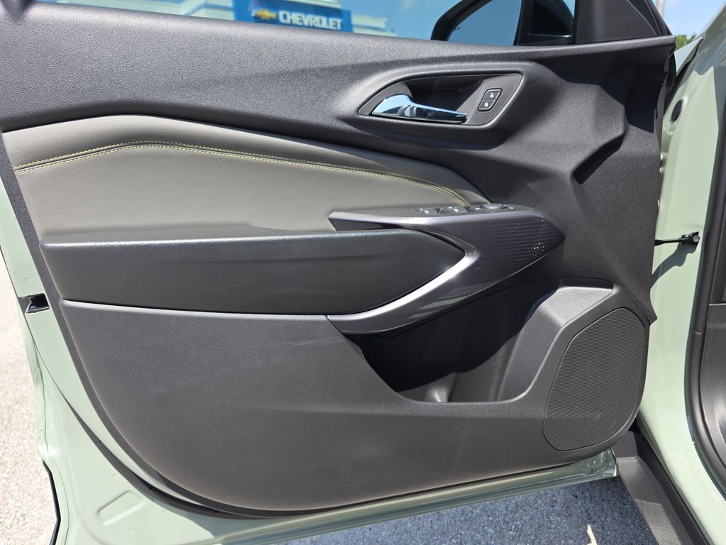new 2025 Chevrolet Trax car, priced at $27,033