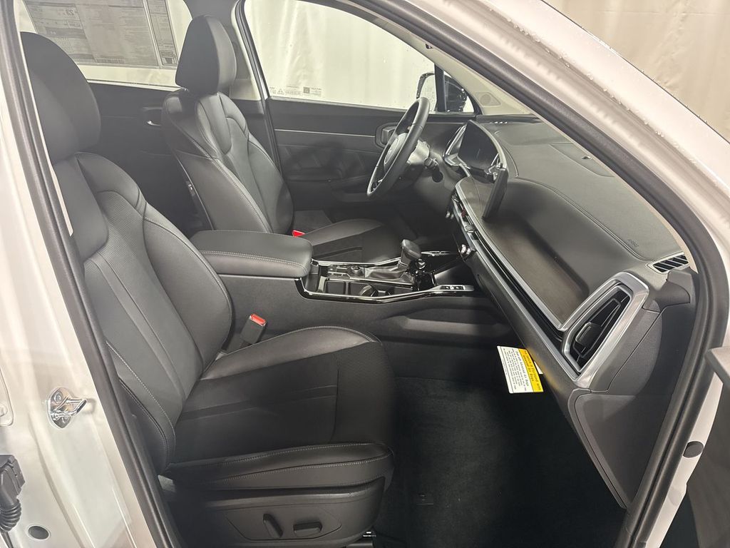 new 2025 Kia Sorento car, priced at $43,564