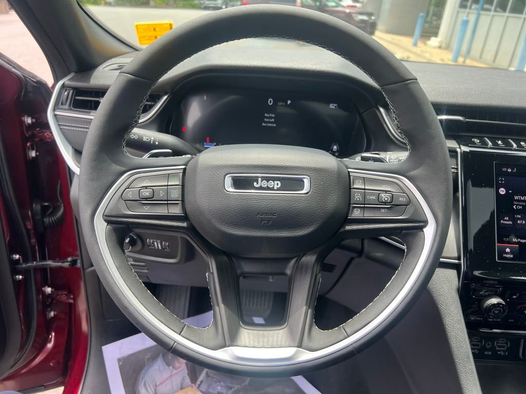 new 2025 Jeep Grand Cherokee car, priced at $38,990