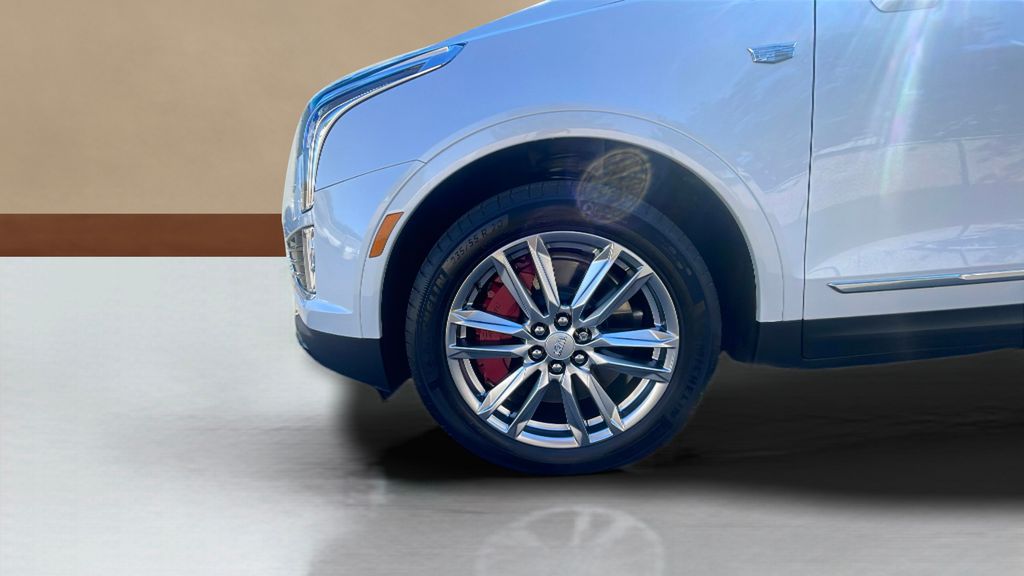 used 2022 Cadillac XT5 car, priced at $37,500