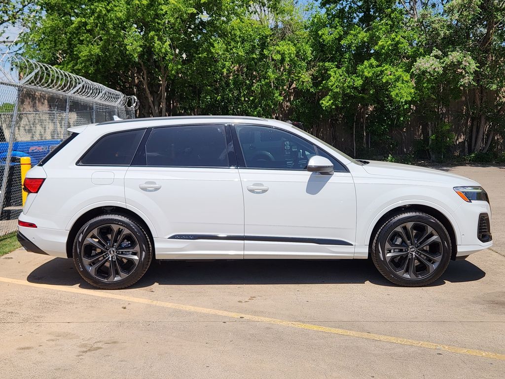 new 2025 Audi Q7 car, priced at $77,840