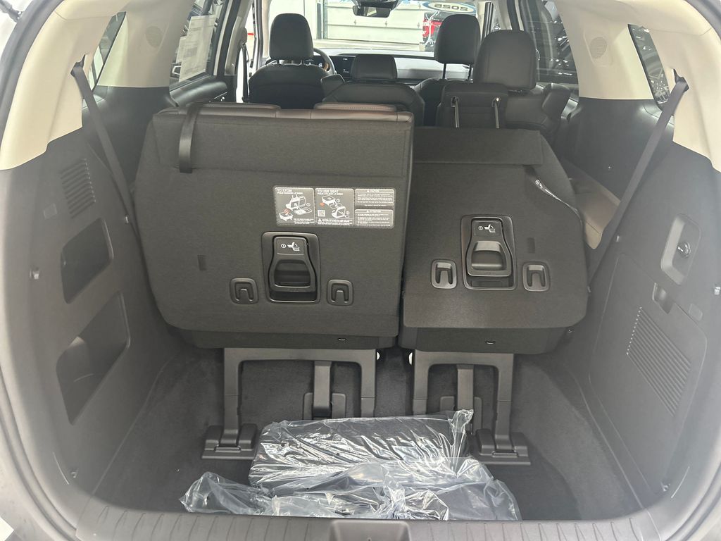 new 2025 Kia Carnival car, priced at $40,495
