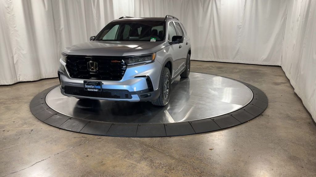 new 2025 Honda Pilot car, priced at $50,895
