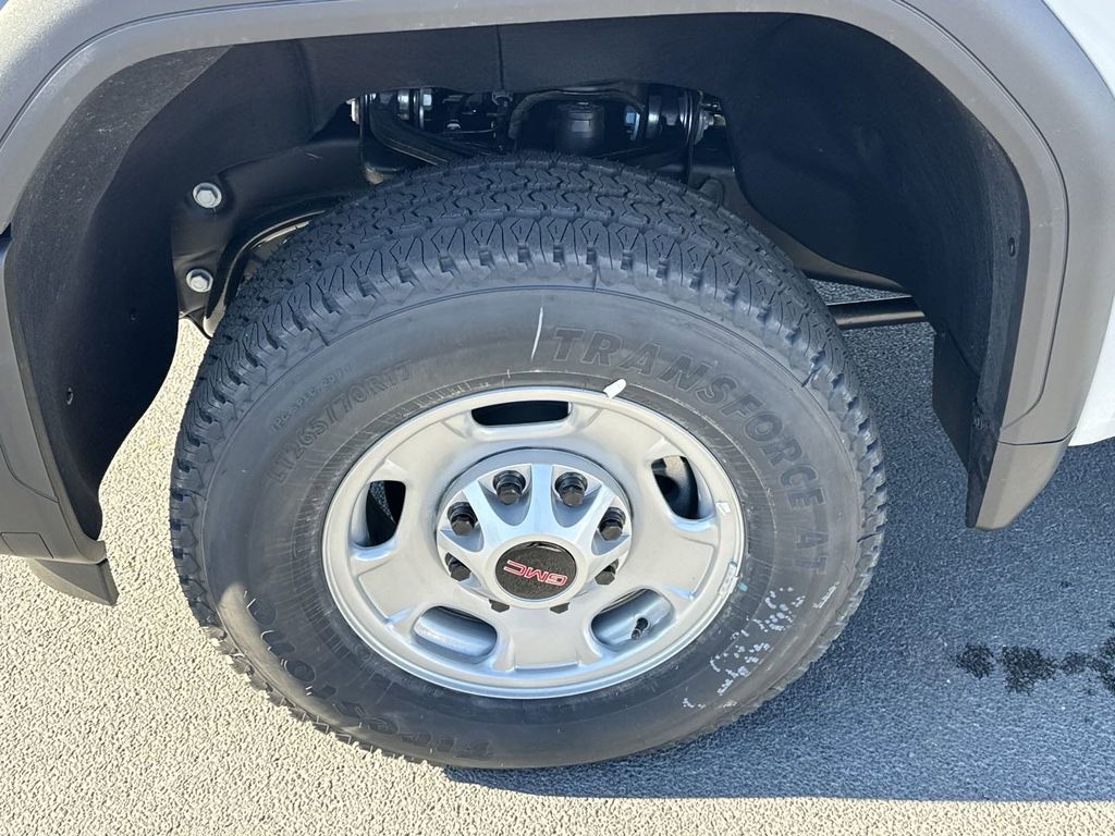 new 2025 GMC Sierra 2500HD car, priced at $49,388