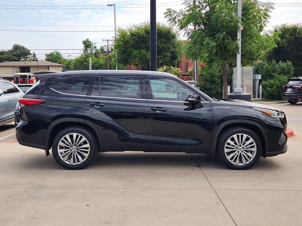 used 2022 Toyota Highlander car, priced at $39,792