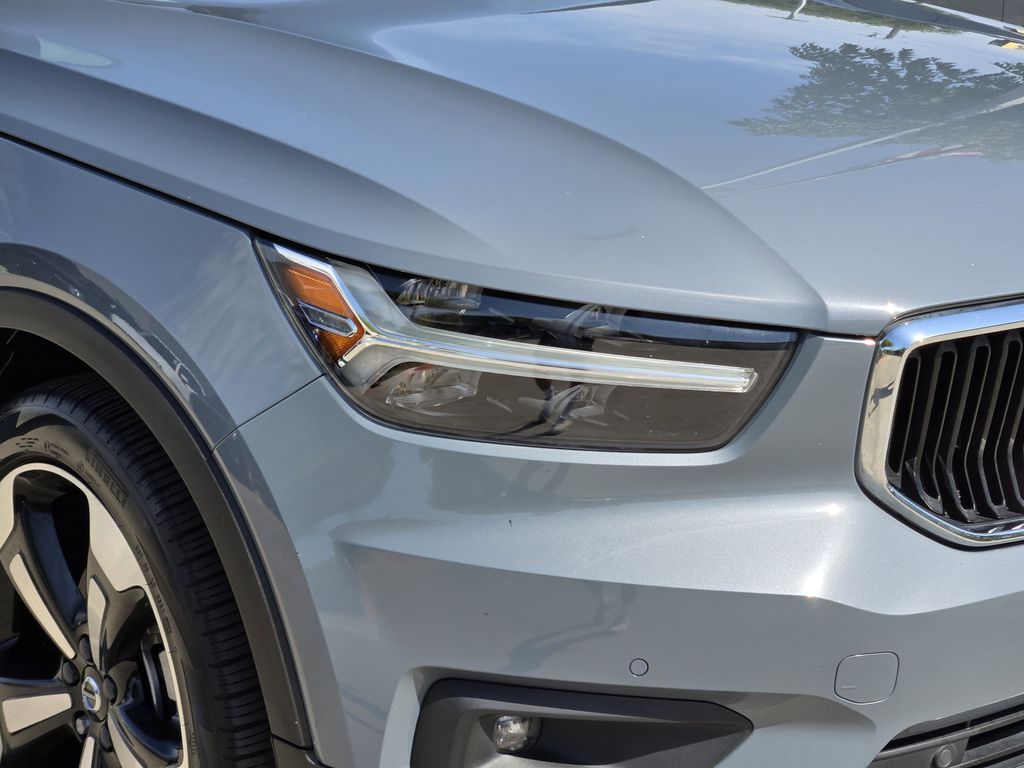 used 2021 Volvo XC40 car, priced at $22,862