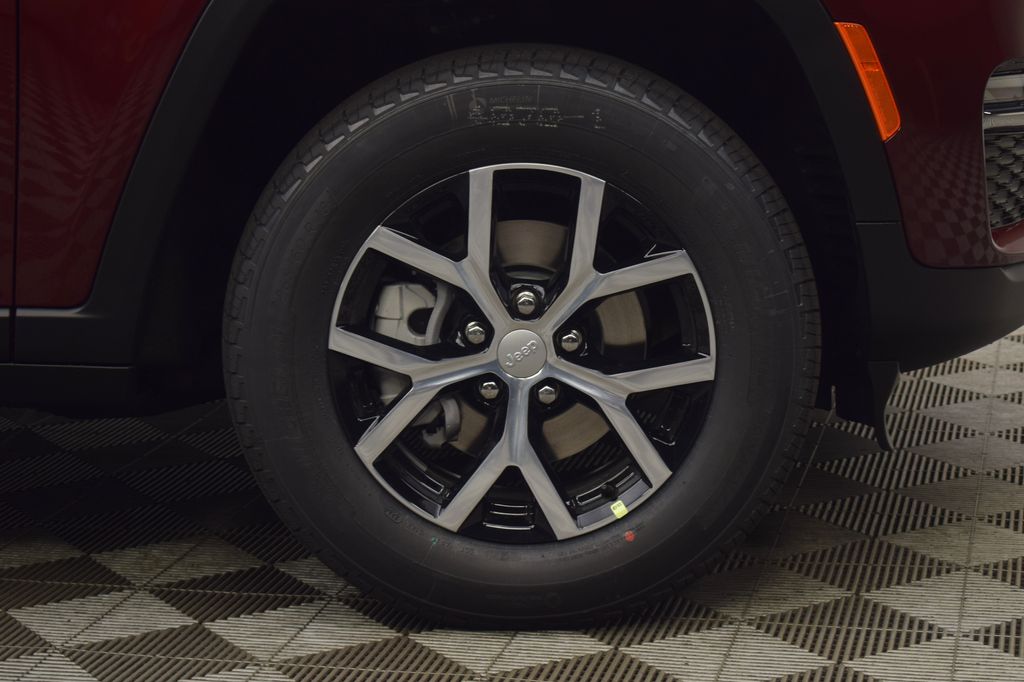 new 2025 Jeep Grand Cherokee car, priced at $45,285