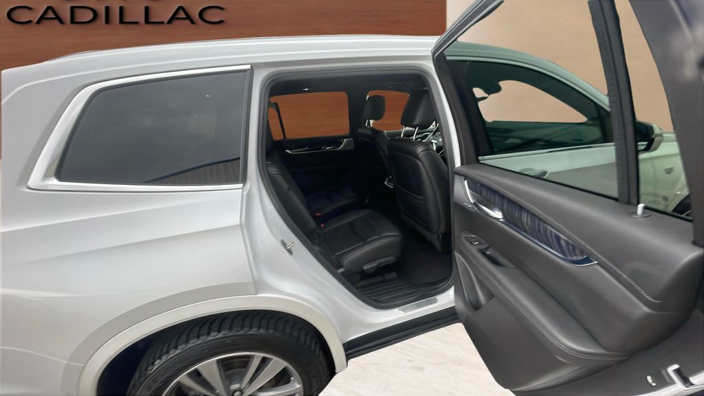 used 2022 Cadillac XT6 car, priced at $35,950