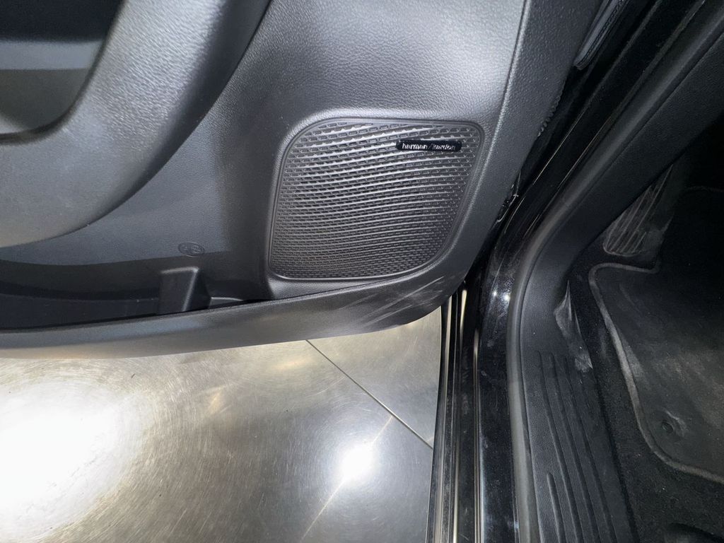 used 2021 Chrysler Pacifica Hybrid car, priced at $27,482