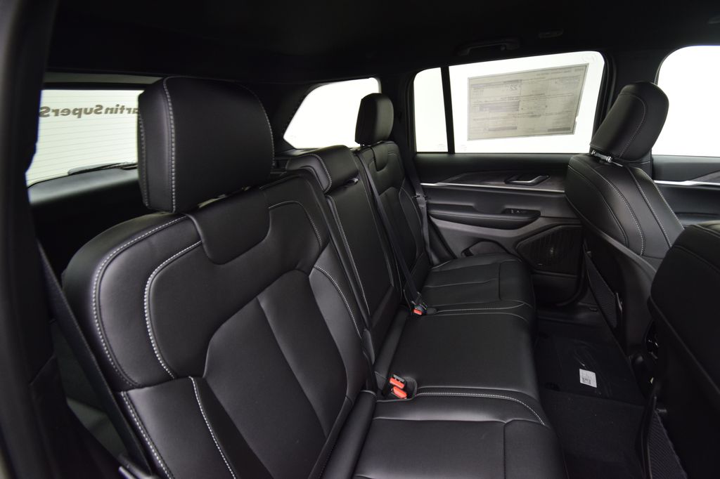 new 2025 Jeep Grand Cherokee car, priced at $42,570