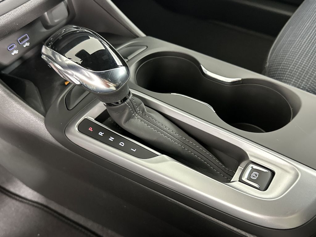 new 2025 Buick Envista car, priced at $27,375