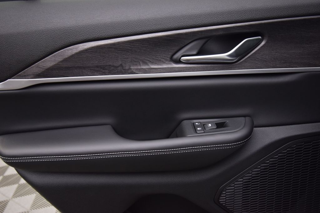 new 2025 Jeep Grand Cherokee car, priced at $46,126