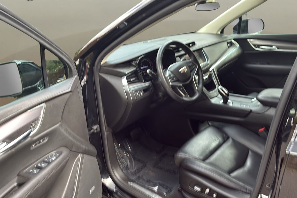 used 2017 Cadillac XT5 car, priced at $18,800