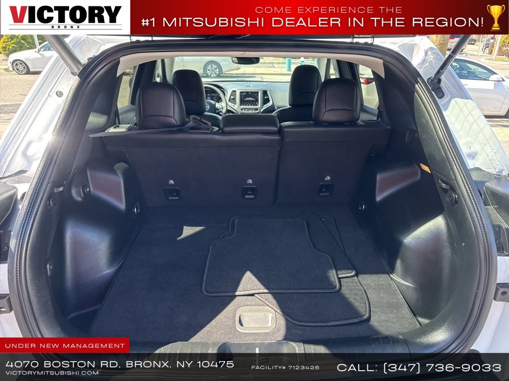 used 2023 Jeep Cherokee car, priced at $18,995