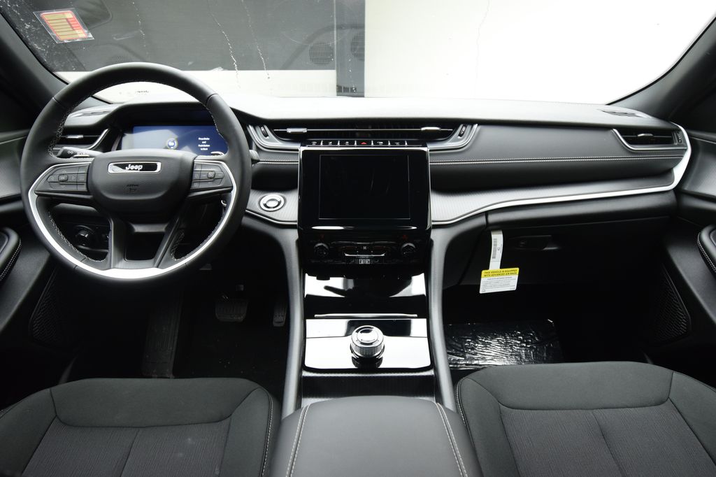 new 2025 Jeep Grand Cherokee car, priced at $35,165