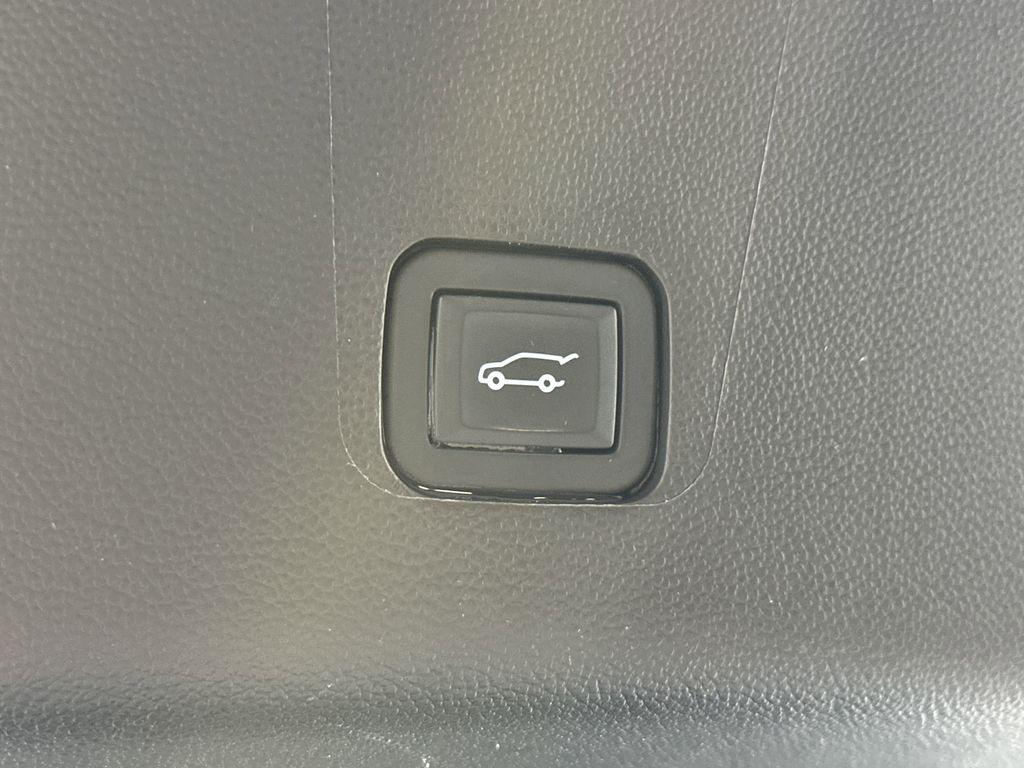 used 2022 Chevrolet Traverse car, priced at $32,988