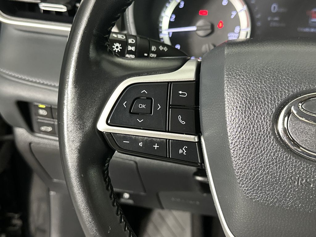 used 2023 Toyota Highlander car, priced at $33,697