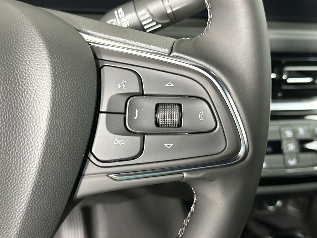 new 2025 Buick Envista car, priced at $29,869
