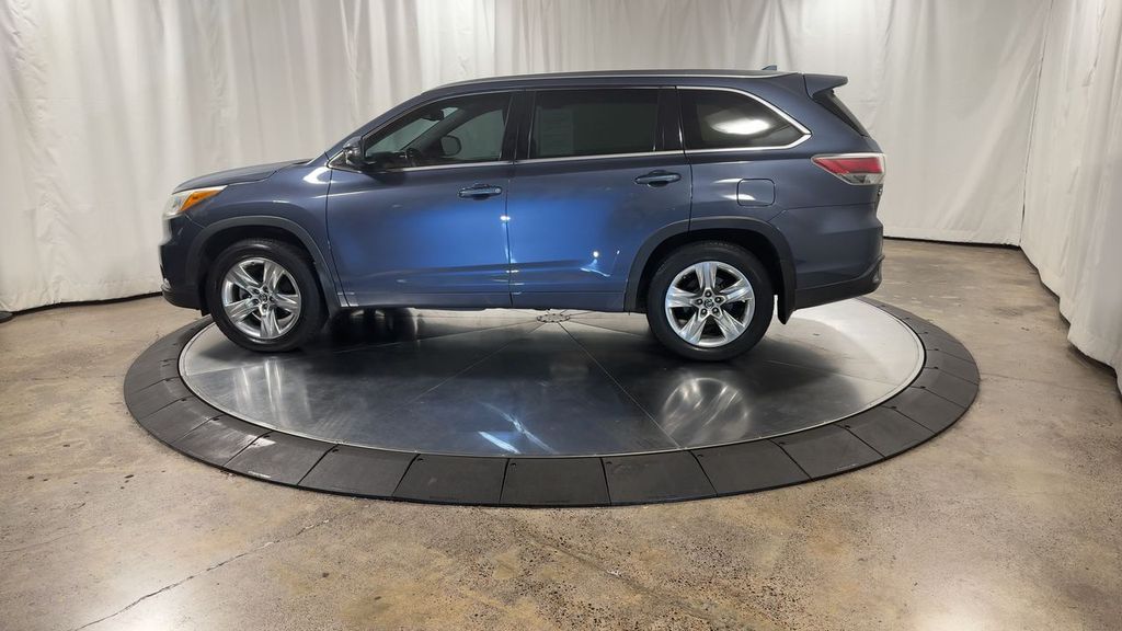 used 2016 Toyota Highlander car, priced at $19,458