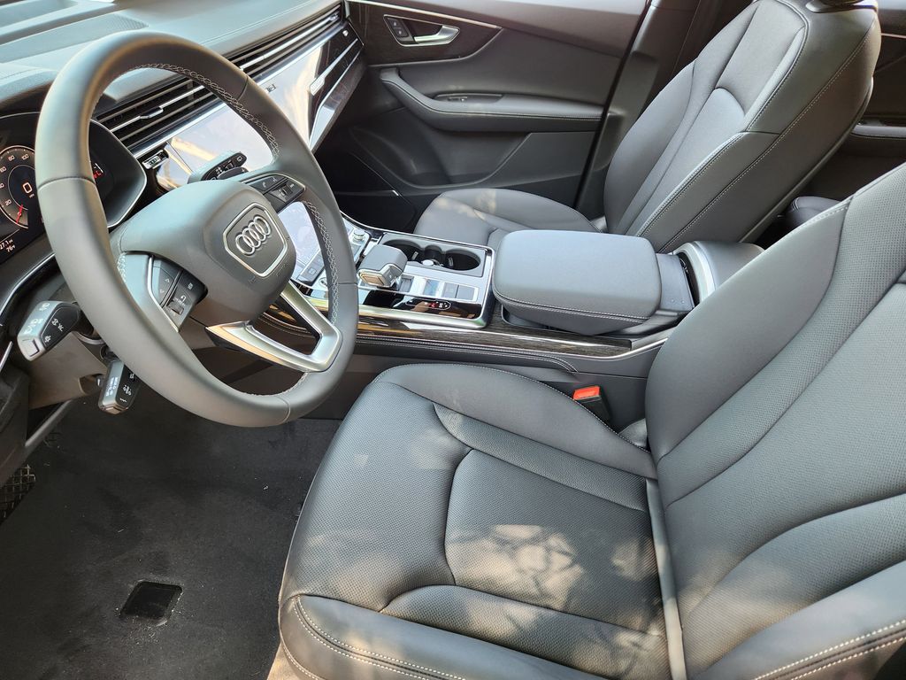 new 2025 Audi Q7 car, priced at $77,750