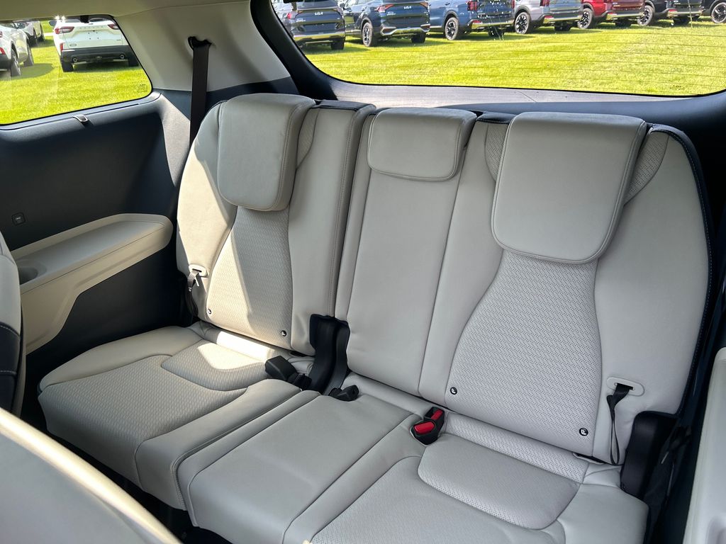 new 2026 Kia Carnival Hybrid car, priced at $53,074