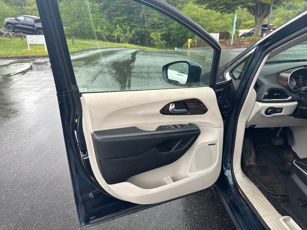 used 2022 Chrysler Pacifica car, priced at $22,751