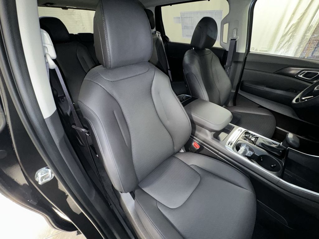 new 2025 Kia Carnival car, priced at $47,884