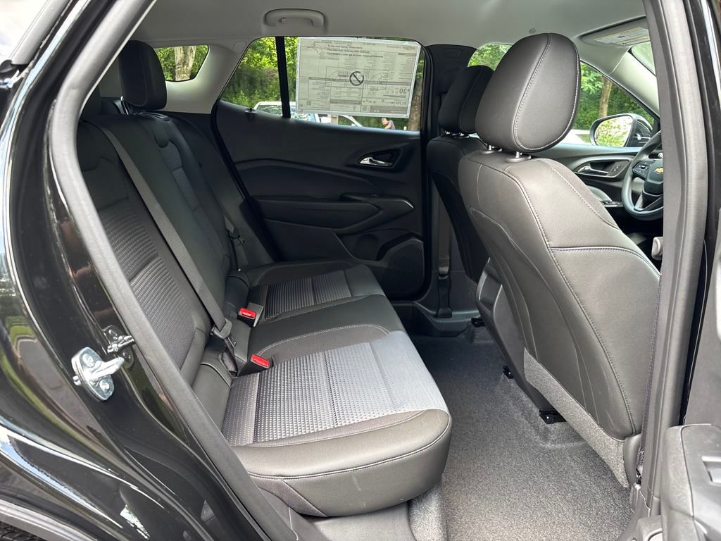 new 2025 Chevrolet Trax car, priced at $24,095