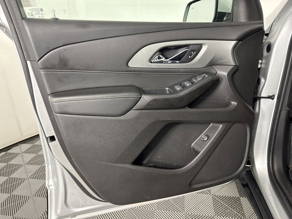 used 2021 Chevrolet Traverse car, priced at $25,997