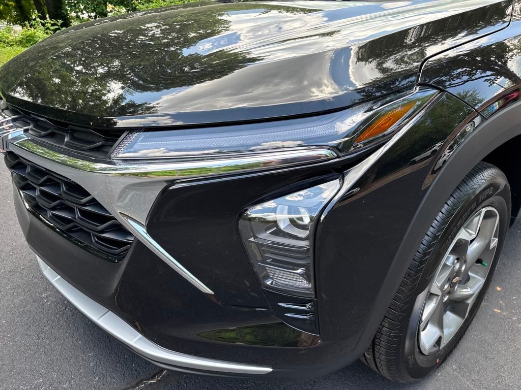 new 2025 Chevrolet Trax car, priced at $24,095