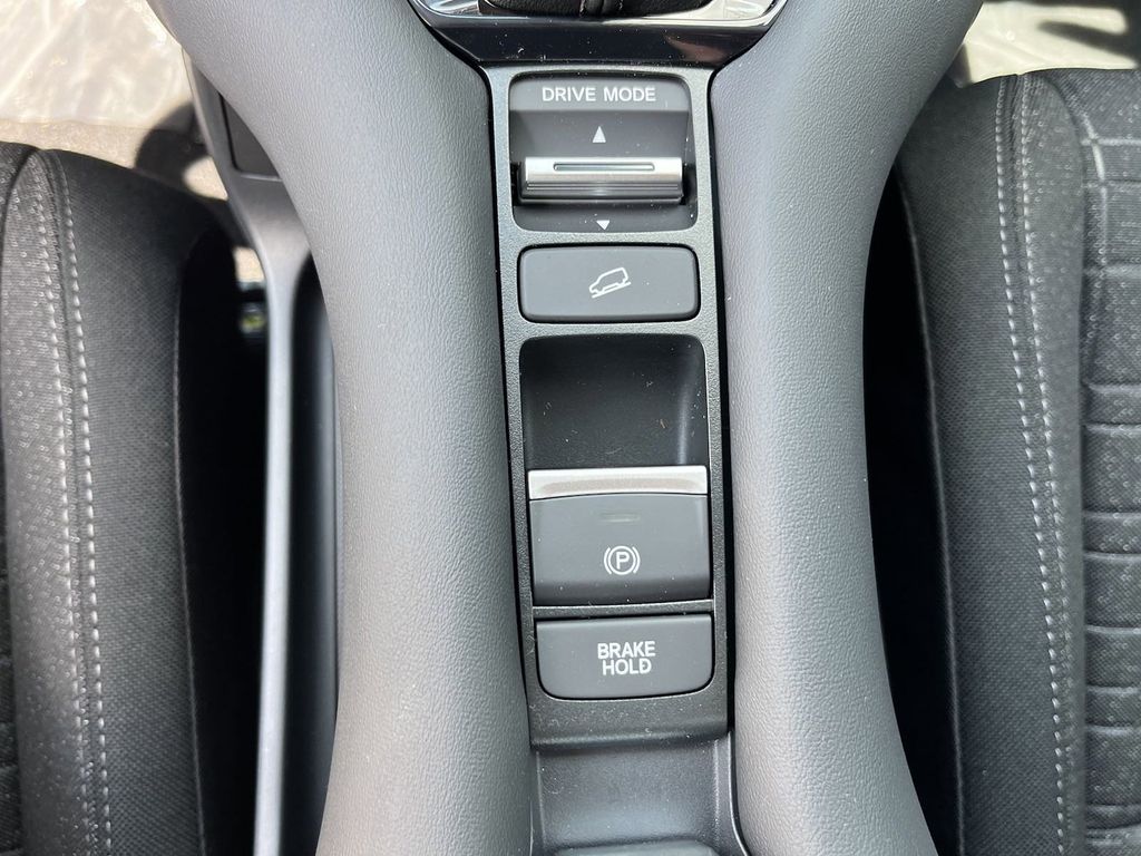 new 2025 Honda HR-V car, priced at $25,723