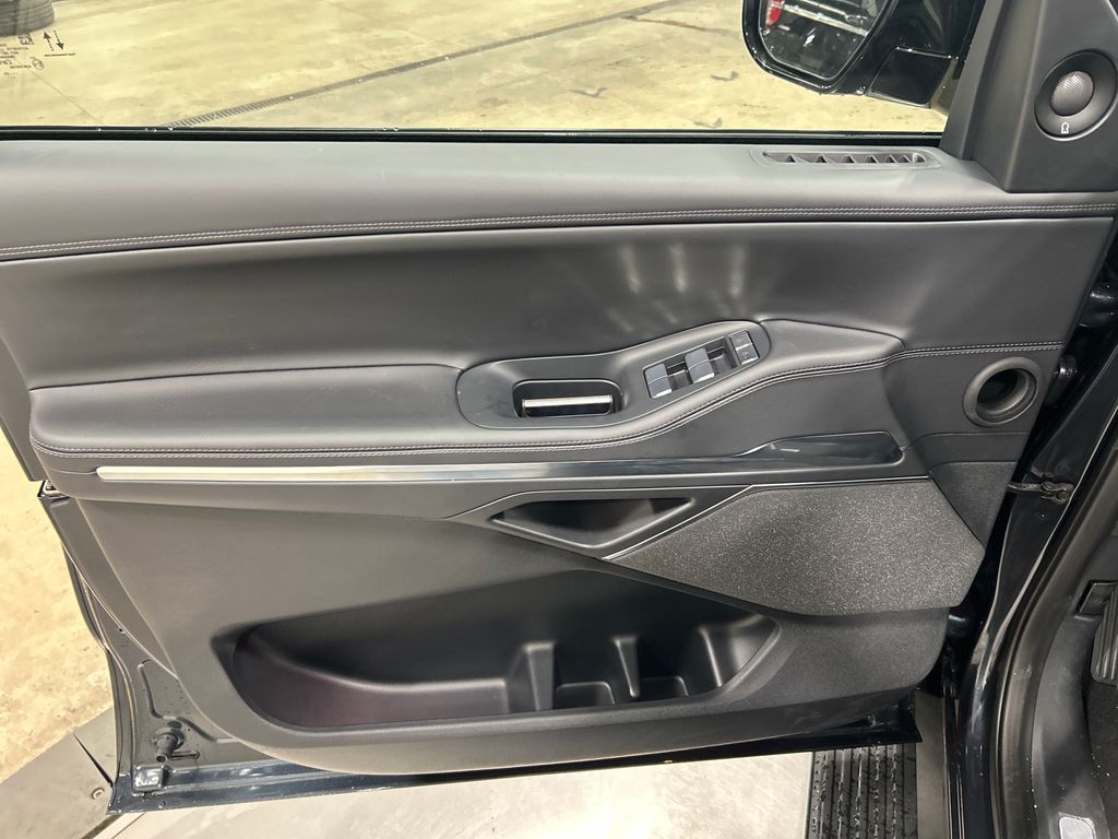 new 2025 Lincoln Navigator car, priced at $106,555