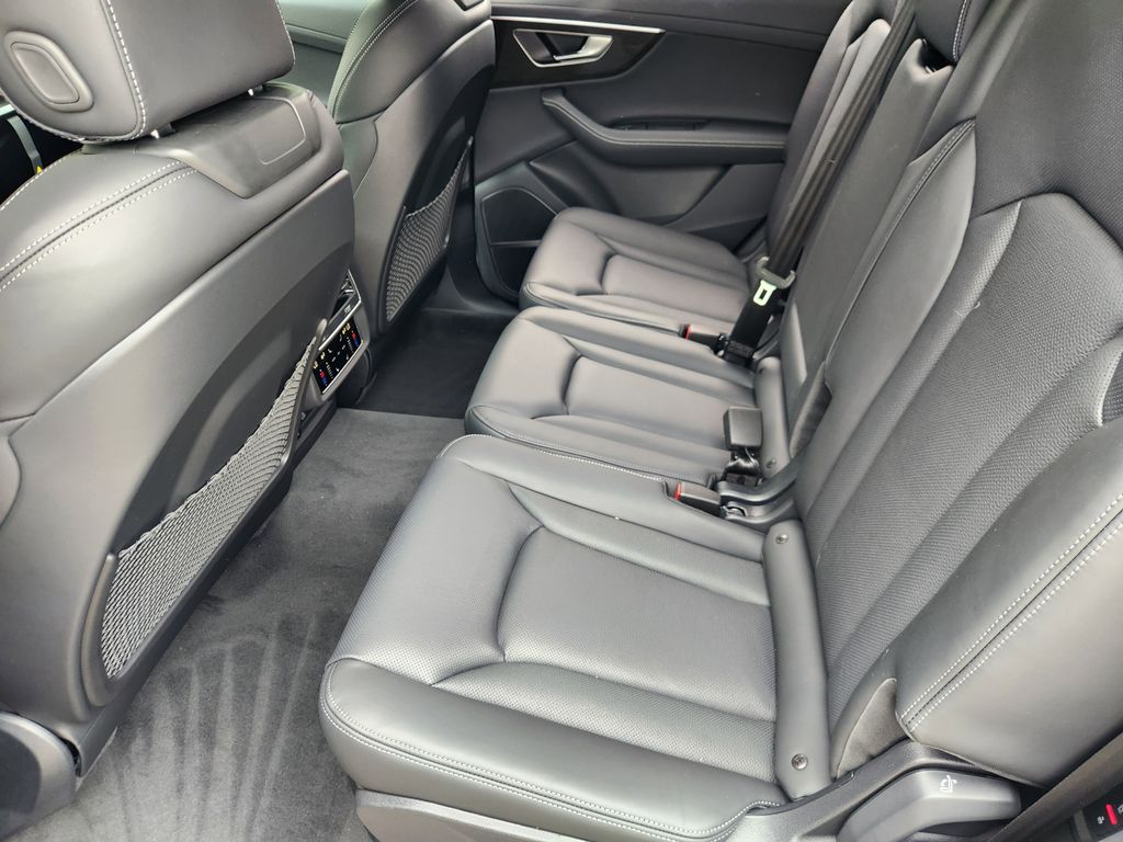 new 2025 Audi Q7 car, priced at $88,655