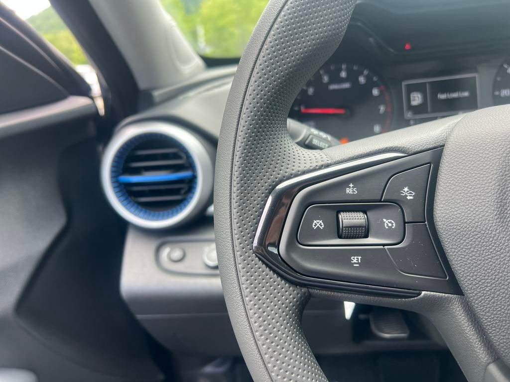 new 2025 Chevrolet Trax car, priced at $22,290