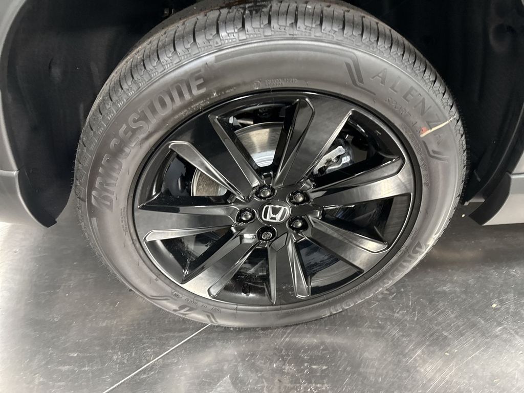 new 2025 Honda Pilot car, priced at $56,075