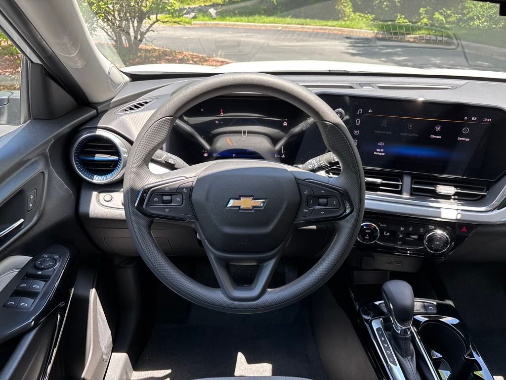 new 2025 Chevrolet Trax car, priced at $24,095